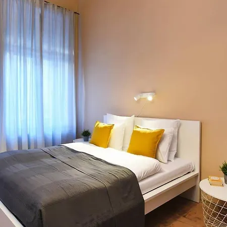 公寓 Very Very Spacious New 布达佩斯