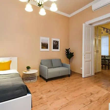 Apartment Very Very Spacious New Budapest